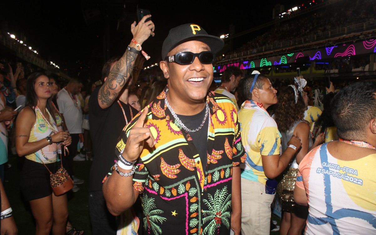 Márcio Victor, do Psirico, curte primeiro dia de desfiles na Marquês de Sapucaí - Ag. News