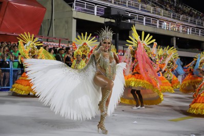 Caminhoneira trans assume posto de rainha da Acadêmicos do Sossego: 'Representatividade importa também no carnaval'