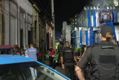 Corpo de Bombeiros não fez vistoria de carros alegóricos na primeira noite dos desfiles na Sapucaí