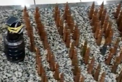 Policiais apreendem munições e granada após troca de tiros com bandidos em Bonsucesso