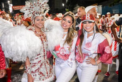 Irmã de Lexa estreia na Sapucaí como rainha de bateria da Unidos de Bangu