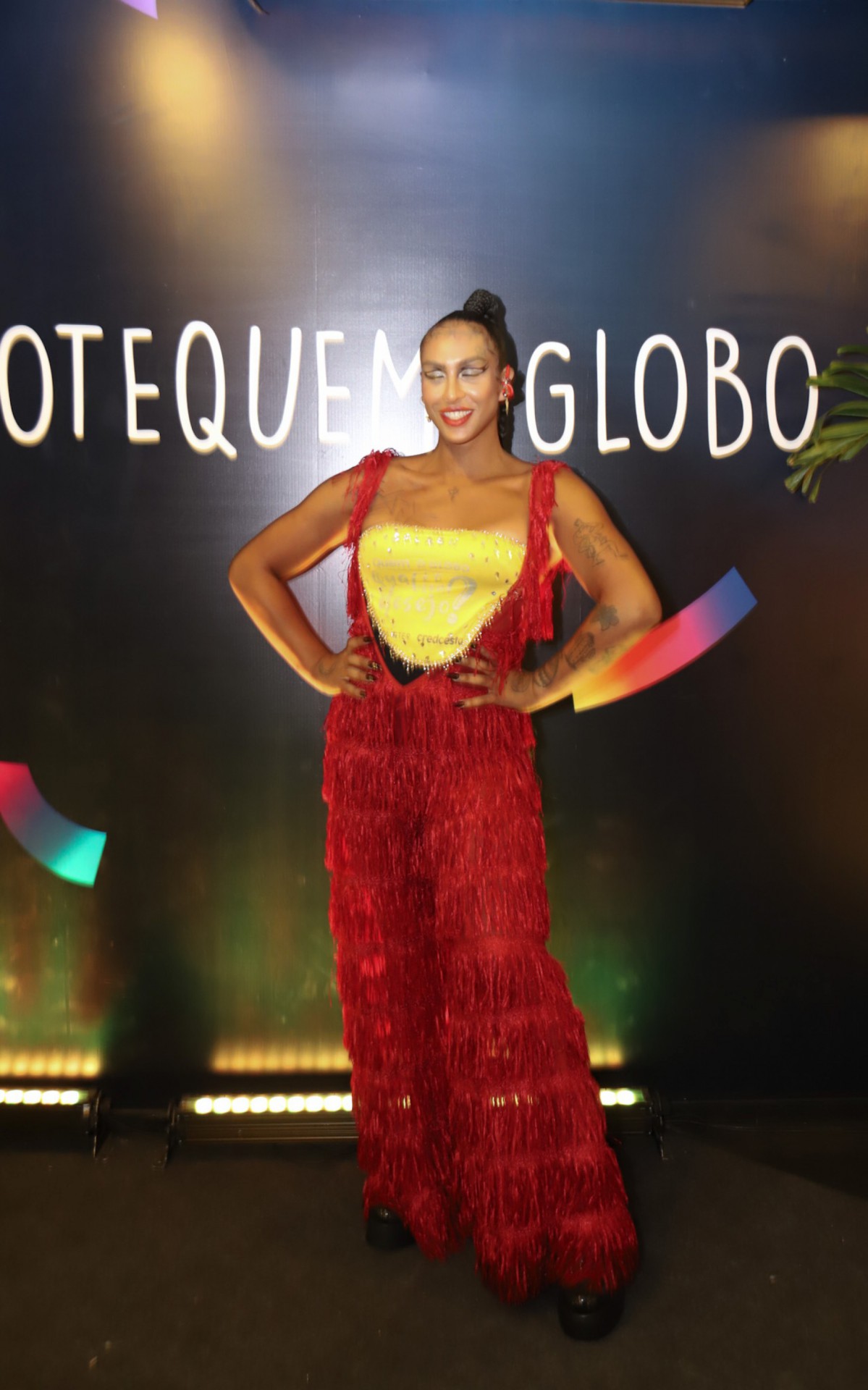 Linn da Quebrada no primeiro dia de desfile das escolas de samba na Sapuca&iacute;