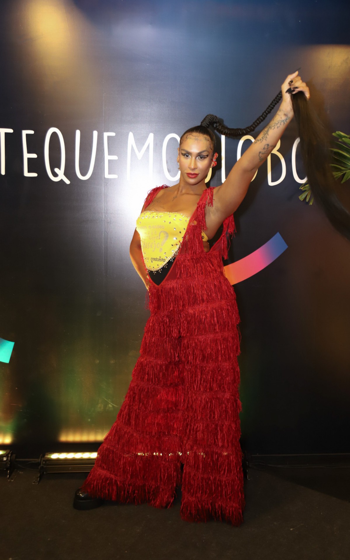 Linn da Quebrada no primeiro dia de desfile das escolas de samba na Sapuca&iacute;