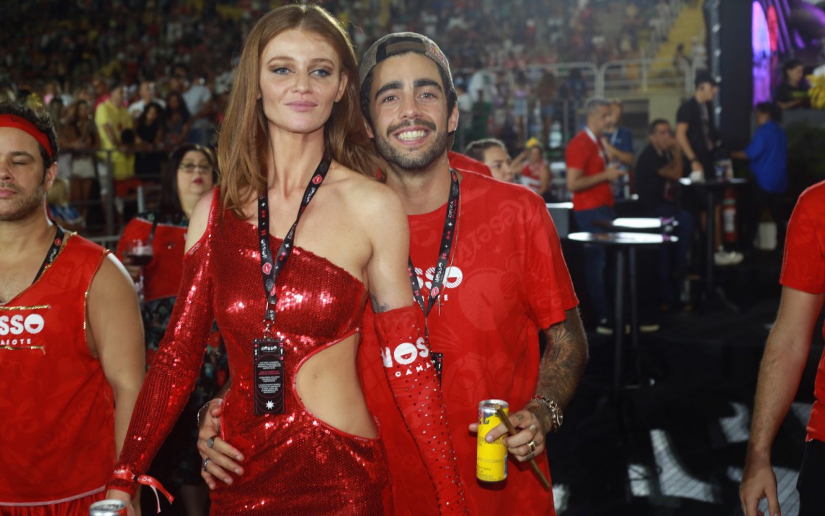 Pedro Scooby e Cintia Diecker em camarote na Marqu&ecirc;s de Sapuca&iacute;