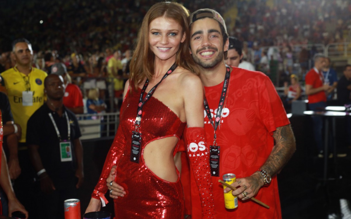 Pedro Scooby e Cintia Diecker em camarote na Marqu&ecirc;s de Sapuca&iacute;