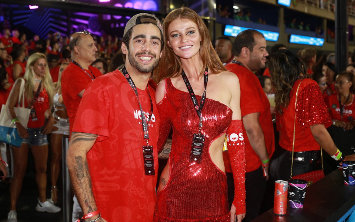 Pedro Scooby e Cintia Diecker em camarote na Marqu&ecirc;s de Sapuca&iacute;