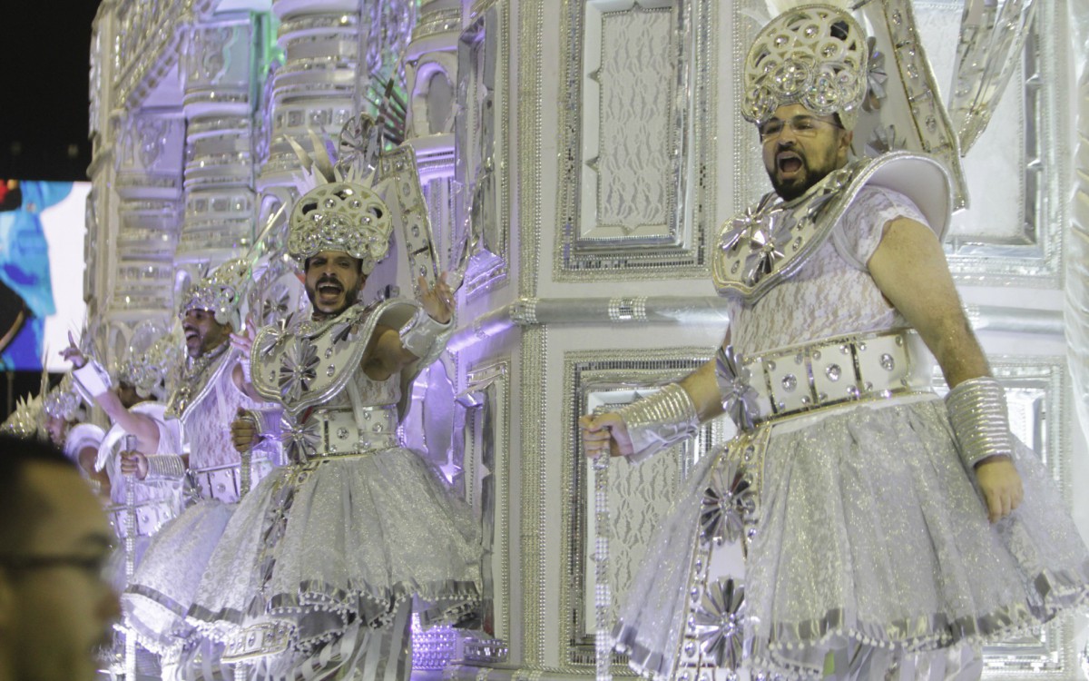 Imperatriz Leopoldinense - Desfile na Marqu&ecirc;s de Sapuca&iacute;, neste segundo dia do Grupo da S&eacute;rie Ouro nesta quinta-feira(21). Foto: Marcos Porto/Agencia O Dia