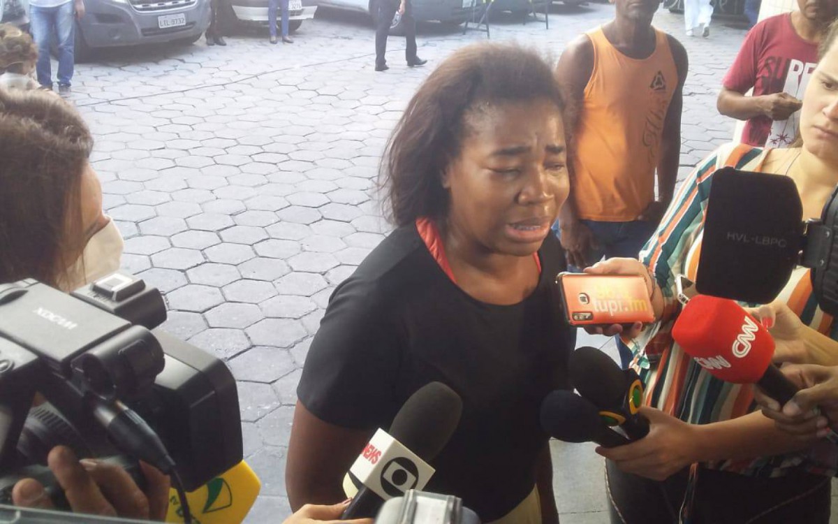 Pastora da fam&iacute;lia ap&oacute;s not&iacute;cia da morte da menina Raquel