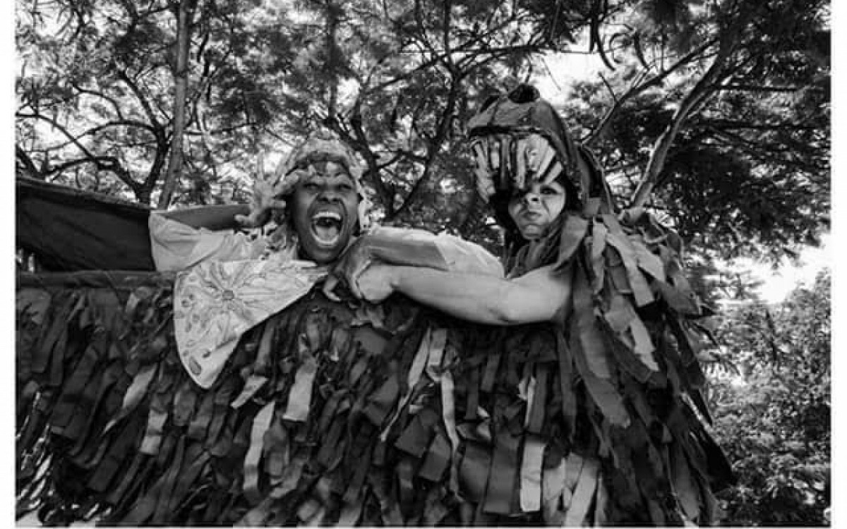 Tradicional cortejo da Companhia Myst&eacute;rios
