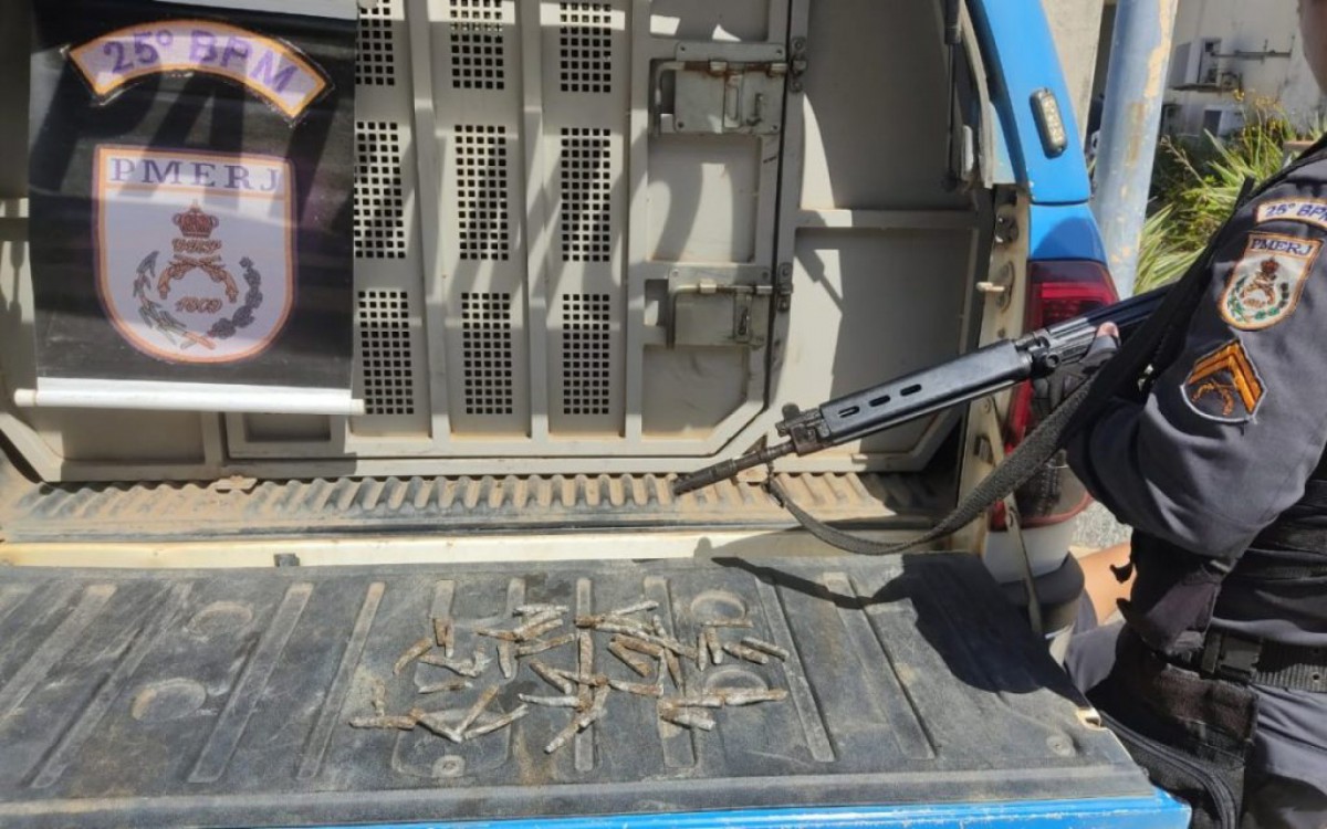 Dois suspeitos de tr&aacute;fico de drogas s&atilde;o presos pela Pol&iacute;cia Militar em Cabo Frio e Saquarema