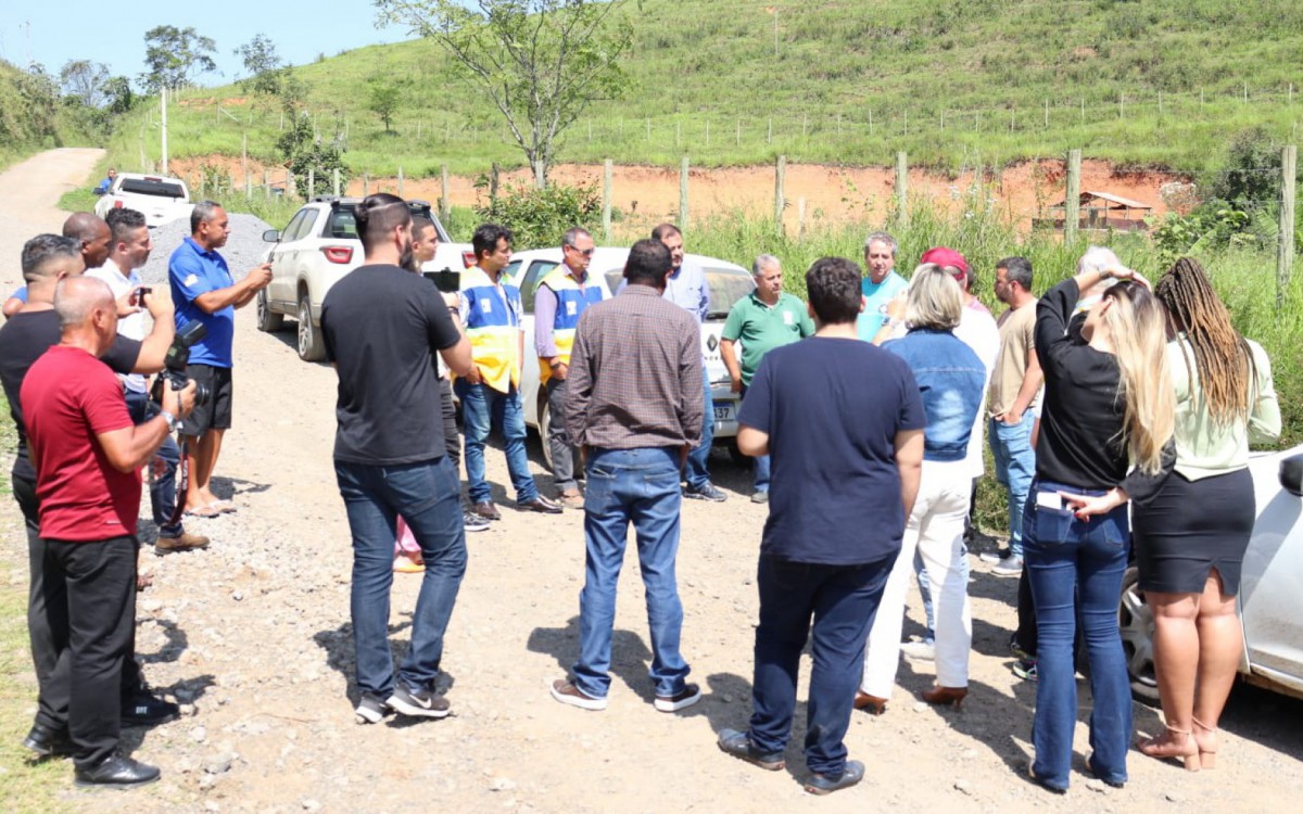 Reunião é realizada para tratar sobre as obras de asfaltamento da estrada que liga Santa Rita x Amparo - Divulgação