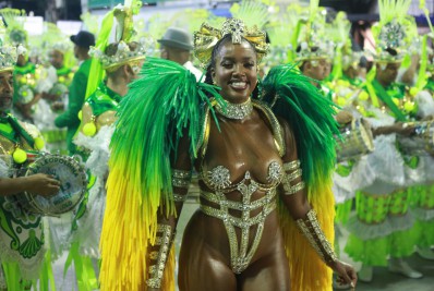 Iza deixa o posto de rainha de bateria da Imperatriz Leopoldinense