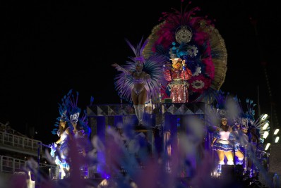 Decisão para escoltar carros na dispersão é saída para problema antigo