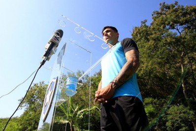 Lateral do Botafogo elogia evolução da equipe, mas ressalta: 'Ainda temos muito a melhorar'