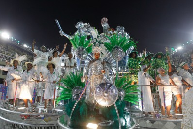 Império Serrano conquista vaga no Grupo Especial