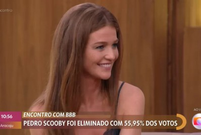 Cíntia Dicker brinca sobre as 'viagens' de Scooby: 'Irrita às vezes'