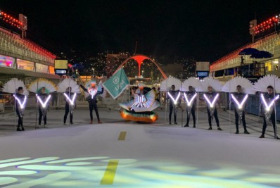 Casal de mestre-sala e porta-bandeira iluminados abre desfiles do Grupo Especial na Sapucaí