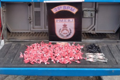 Dupla é presa com drogas no Morro do Limão, em Cabo Frio