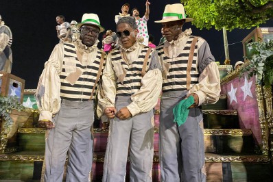 Mangueira: maquiagem de 'símbolos' Jamelão, Delegado e Cartola impressiona