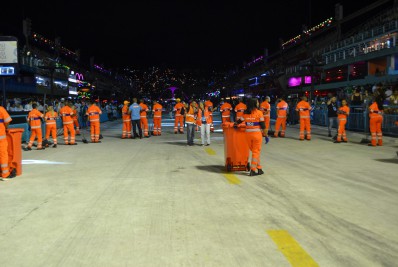 Comlurb remove 36 toneladas de lixo do Sambódromo nesta quinta