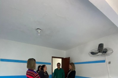 Prefeito Johnny Maycon visita unidade escolar reformada