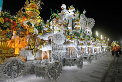 Imperatriz abre primeiro dia de desfiles no Especial com homenagem emocionante