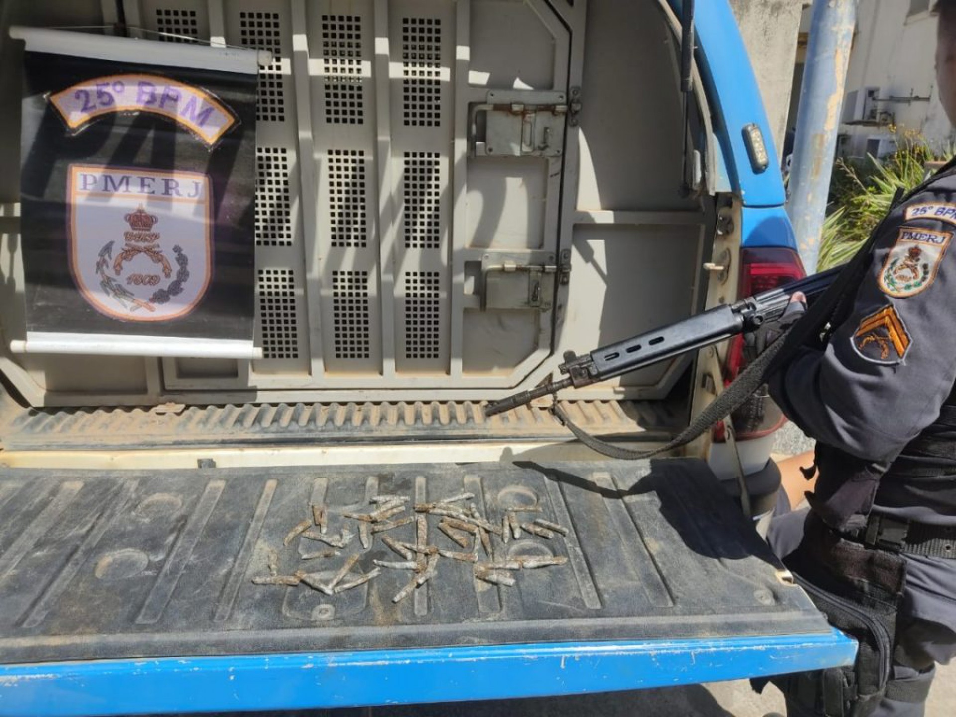 Dois suspeitos de tr&aacute;fico de drogas s&atilde;o presos pela Pol&iacute;cia Militar em Cabo Frio e Saquarema - Divulga&ccedil;&atilde;o