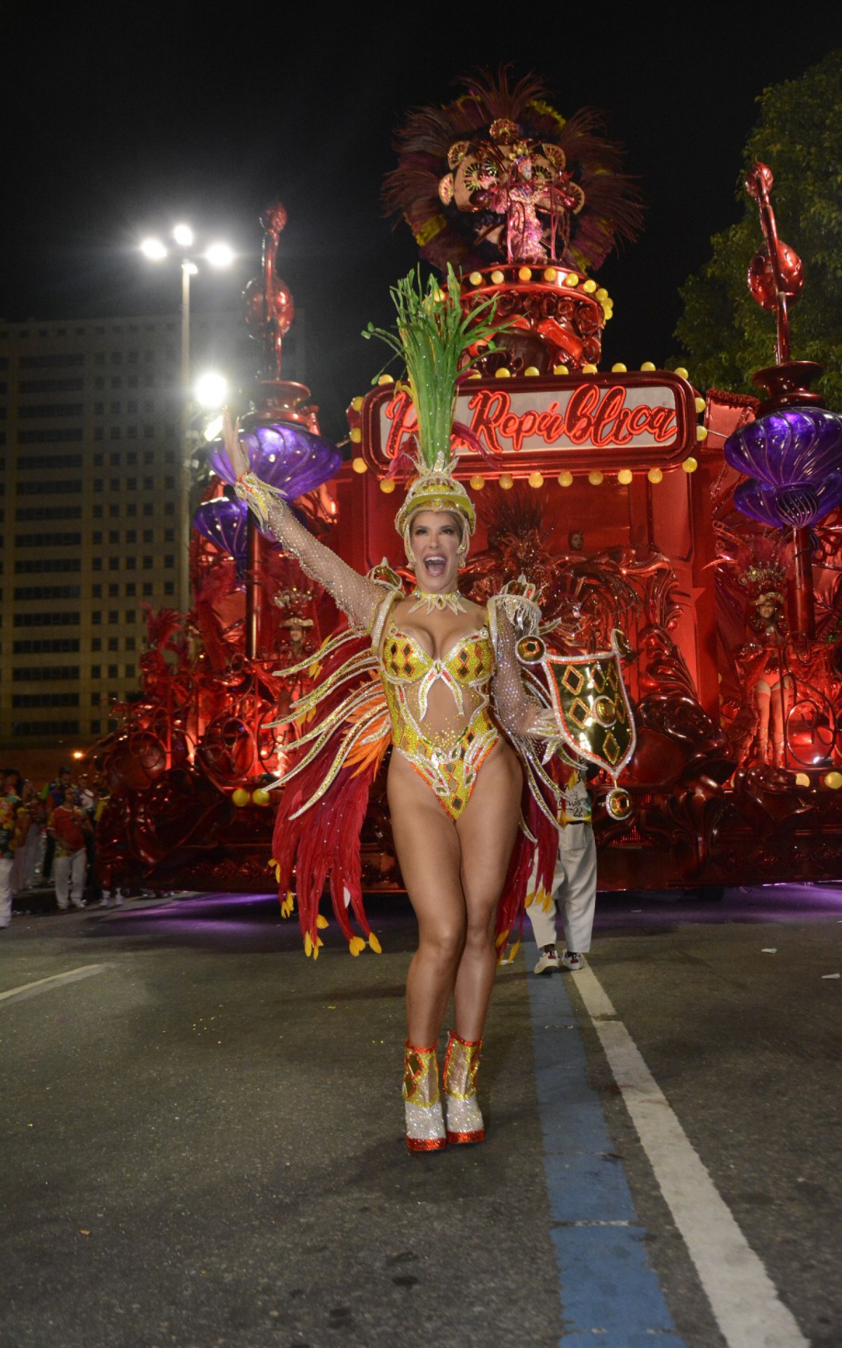 Lore Improta &eacute; musa da Viradouro