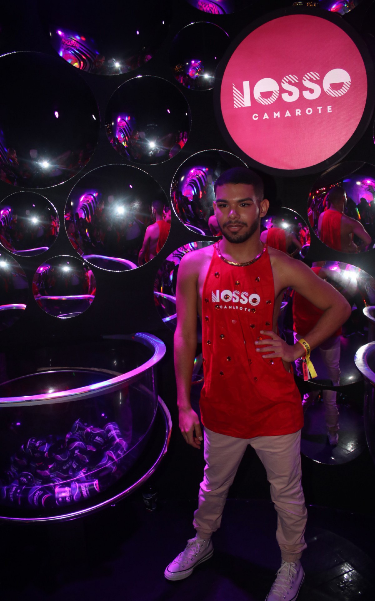 Ex-BBB Vyni em camarote na Marqu&ecirc;s de Sapuca&iacute;