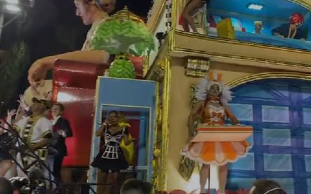 Samantha Schmutz chorou antes de desfile da São Clemente - Reprodução de vídeo