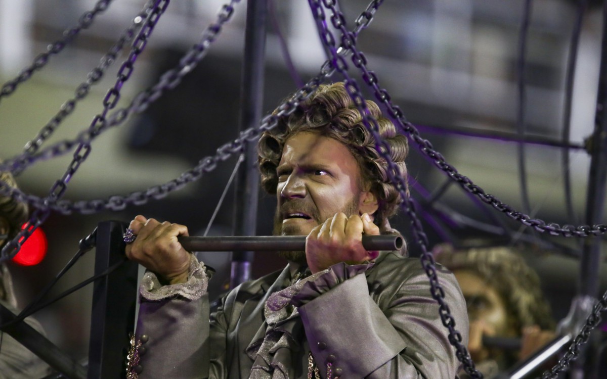 Beija-Flor fechou primeiro dia de desfiles