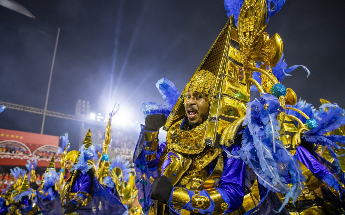 Beija-Flor fechou primeiro dia de desfiles