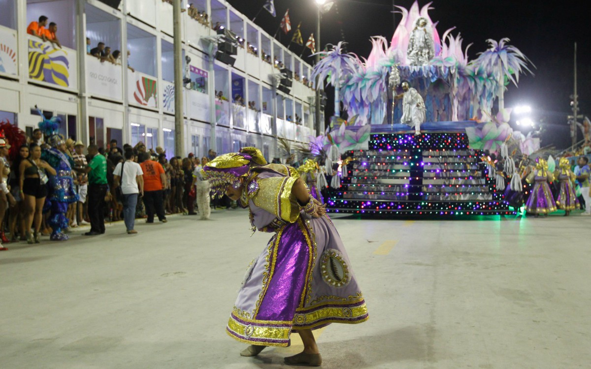 Paraiso do Tuiuti - Desfile na Marqu&ecirc;s de Sapuca&iacute;, neste primeiro dia do Grupo Especial nesta Sexta-feira(22). Foto: Reginaldo Pimenta/Agencia O Dia
