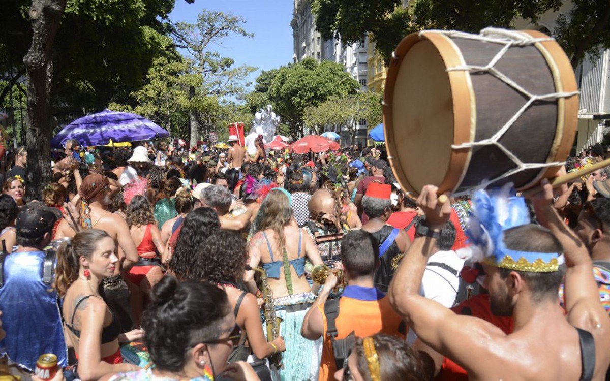 Bloco de carnaval desfila pela Cinelândia, no Centro do Rio de Janeiro - Tomaz Silva/Agência Brasil                                       
