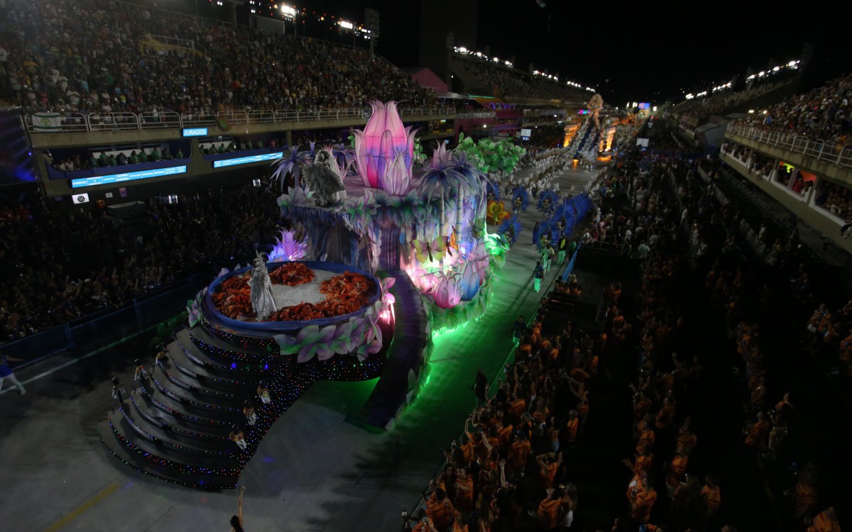 Desfile na Marqu&ecirc;s de Sapuca&iacute;, neste segundo dia do Grupo Especial neste Sabado(22). Foto: 
 Cl&eacute;ber Mendes/Ag&ecirc;ncia O Dia