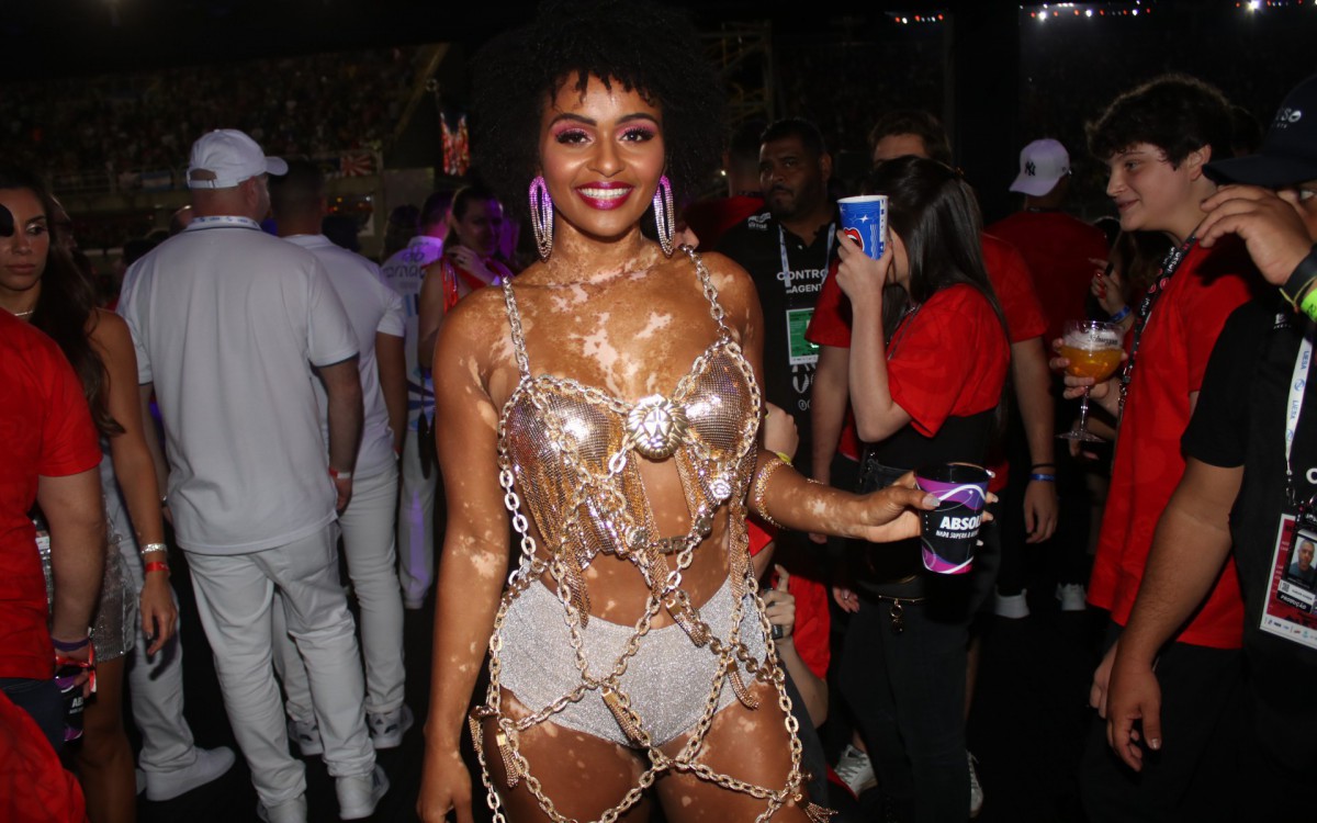 Nat&aacute;lia Deodato em camarote na Marqu&ecirc;s de Sapuca&iacute;