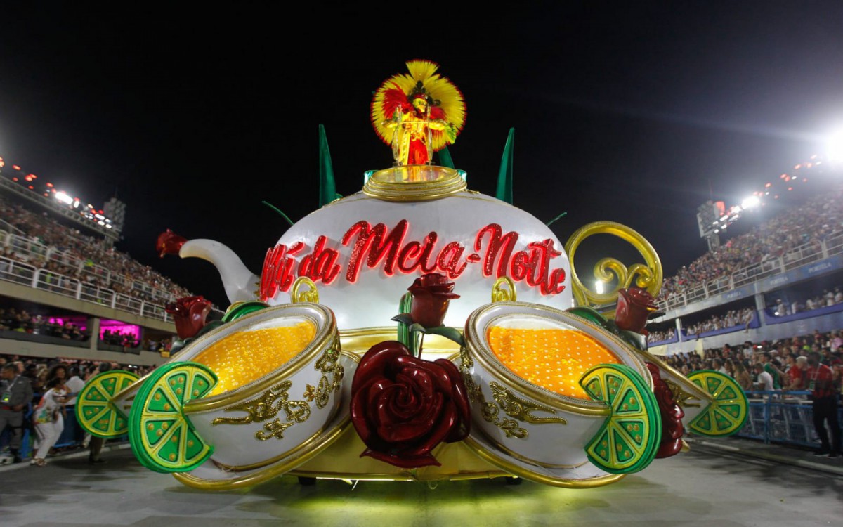 Viradouro foi a quinta escola a desfilar nesta sexta-feira