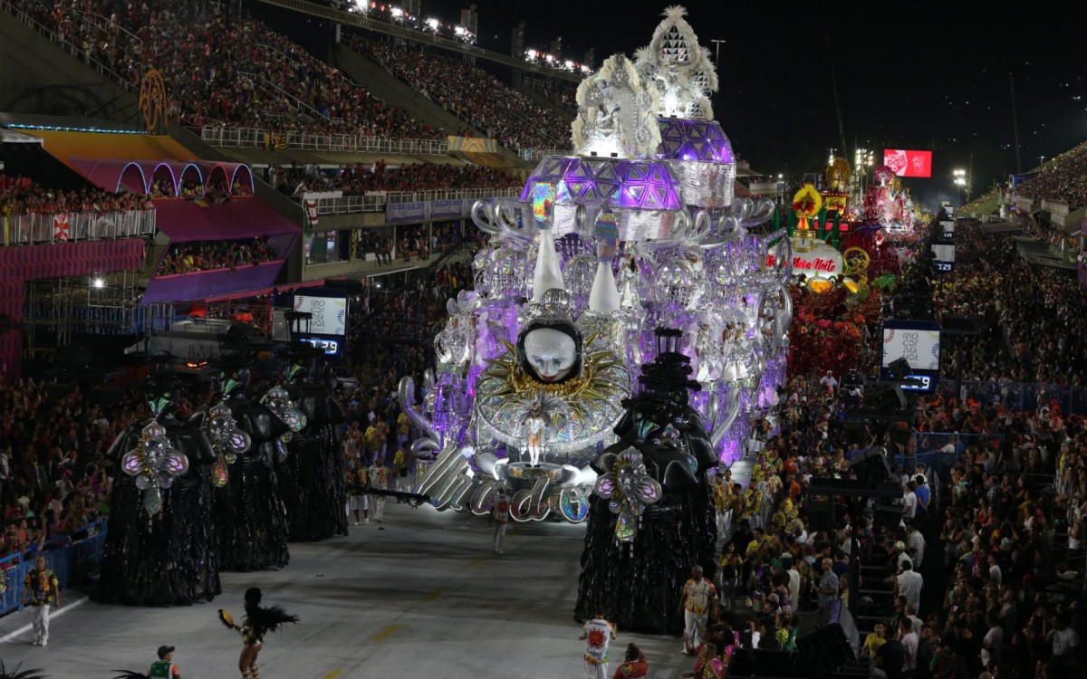 Viradouro foi a quinta escola a desfilar no primeiro dia do Especial