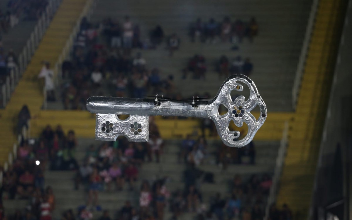 Viradouro foi a quinta escola a desfilar na Sapuca&iacute; neste primeiro dia do Especial