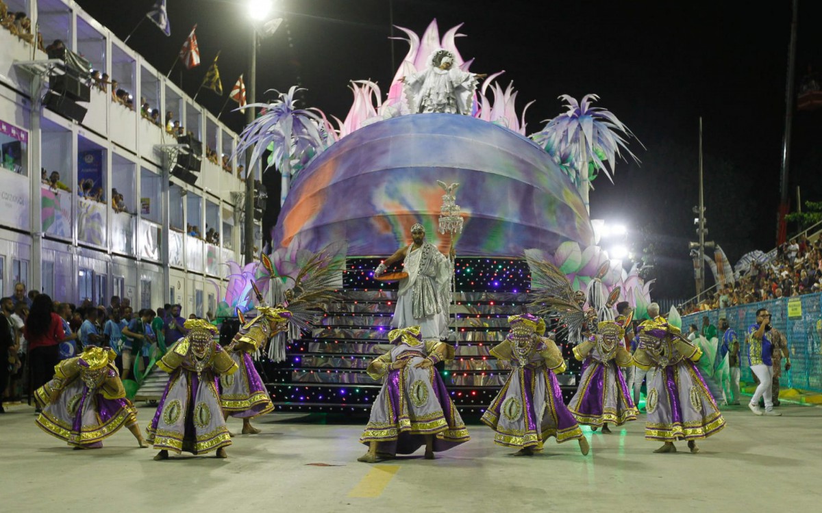 Para&iacute;so do Tuiuti abriu o segundo dia de desfiles do Especial