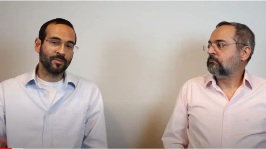 Eduardo Bolsonaro xinga irmãos Weintraub após críticas a indulto concedido a Daniel Silveira