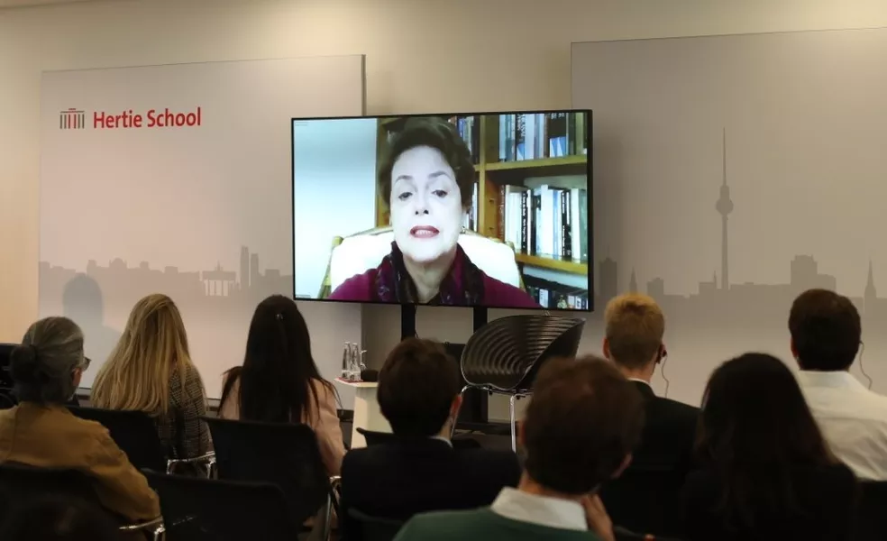 Dilma diz que Bolsonaro é 'ovo da serpente' chocado no impeachment