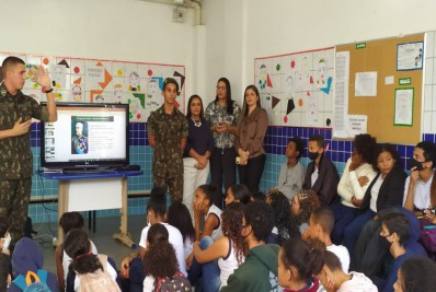 Palestras sobre o Exército Brasileiro despertam interesses em alunos pelas Forças Armadas