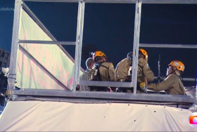 Marquinho Art Samba, intérprete da Mangueira, passa mal durante desfile