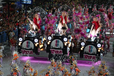 Viradouro arrebata Sapucaí e entra forte na briga pelo bi