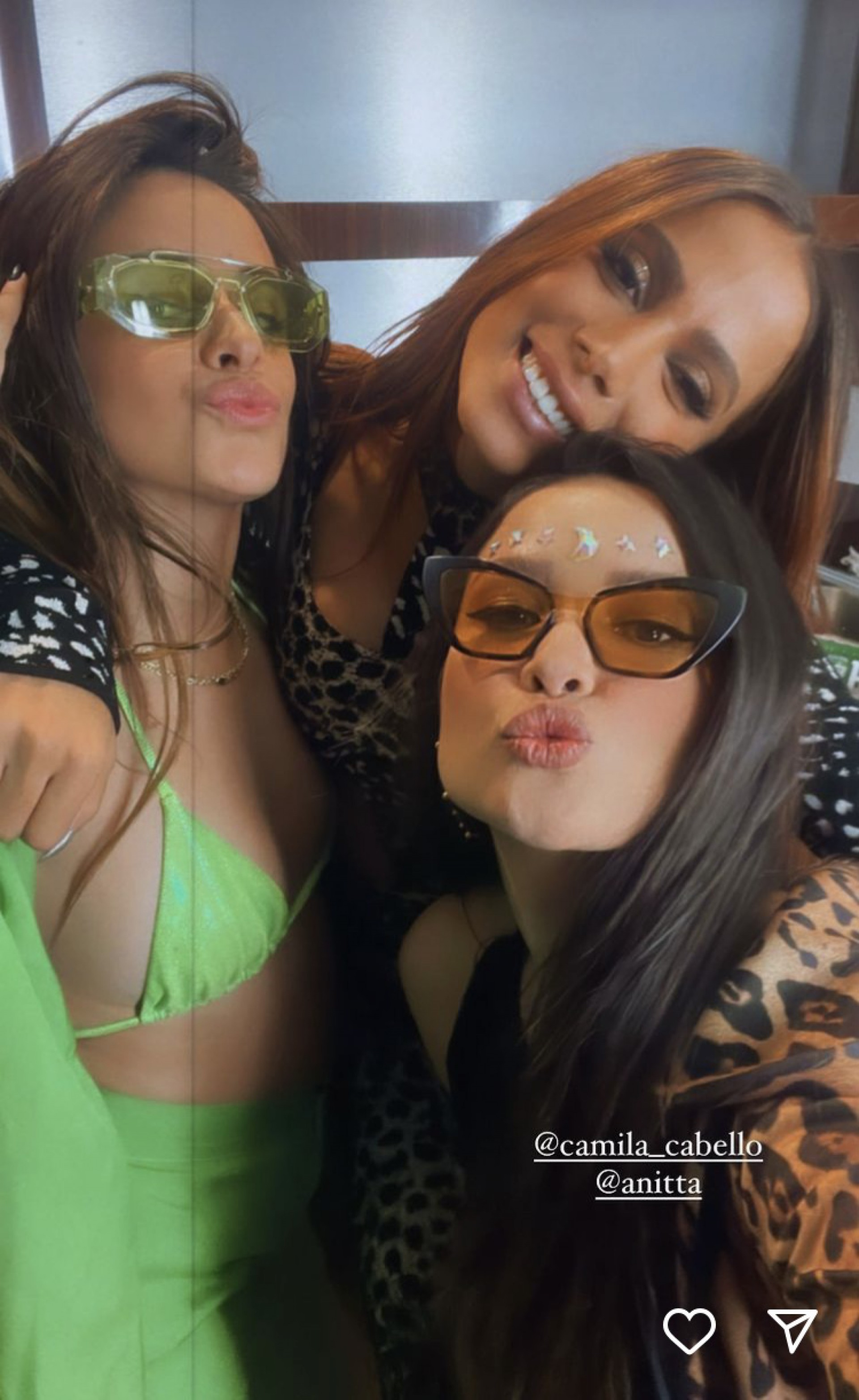 Anitta, Camila Cabello e Juliette se encontram nos bastidores do festival Coachella - Reprodução / Instagram