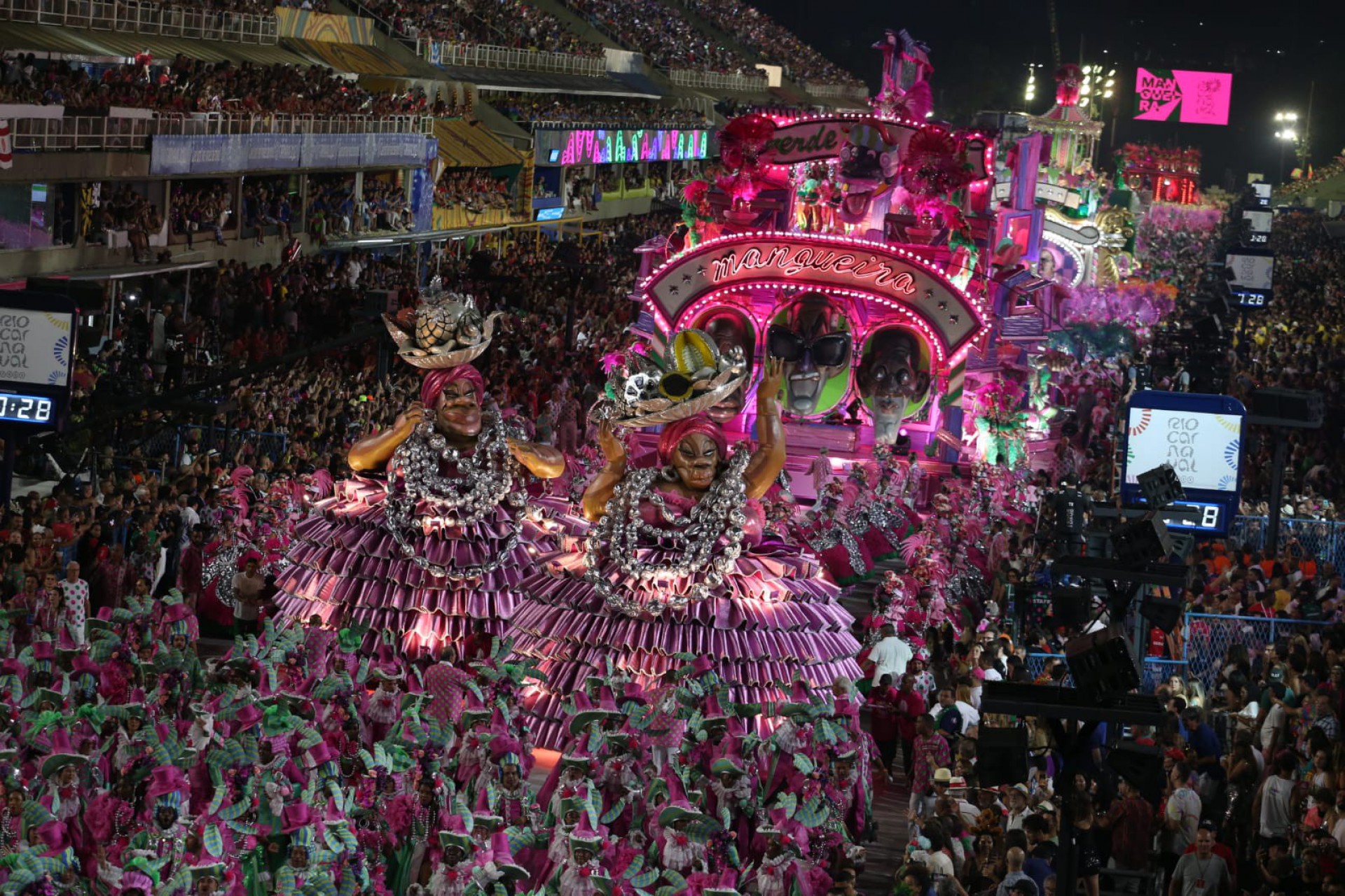 Mangueira fez homenagem a Cartola, Jamelão e Delegado - Cleber Mendes / Agência O Dia