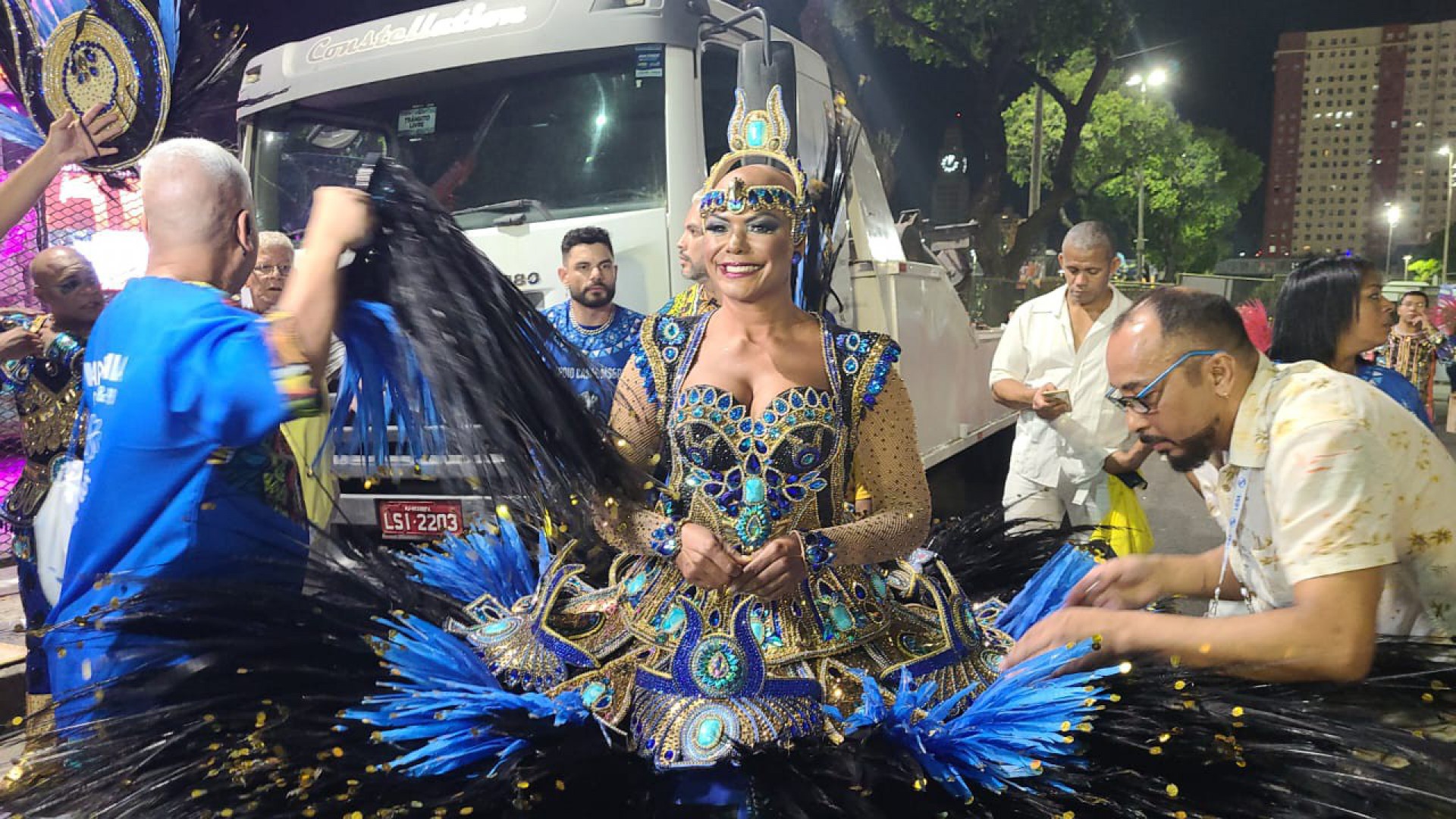 Selminha Sorriso se prepara para desfile da Beija-Flor