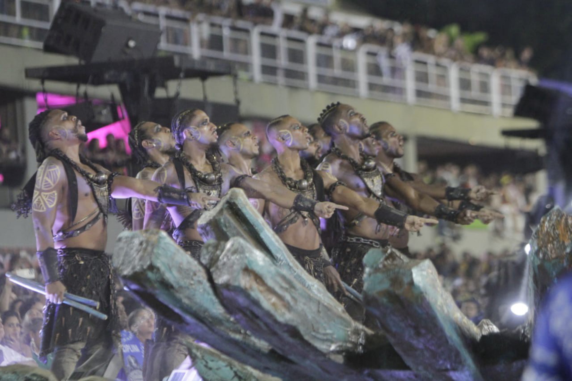 Beija-Flor fechou o primeiro dia de desfiles do Grupo Especial - Marcos Porto / Agência O Dia