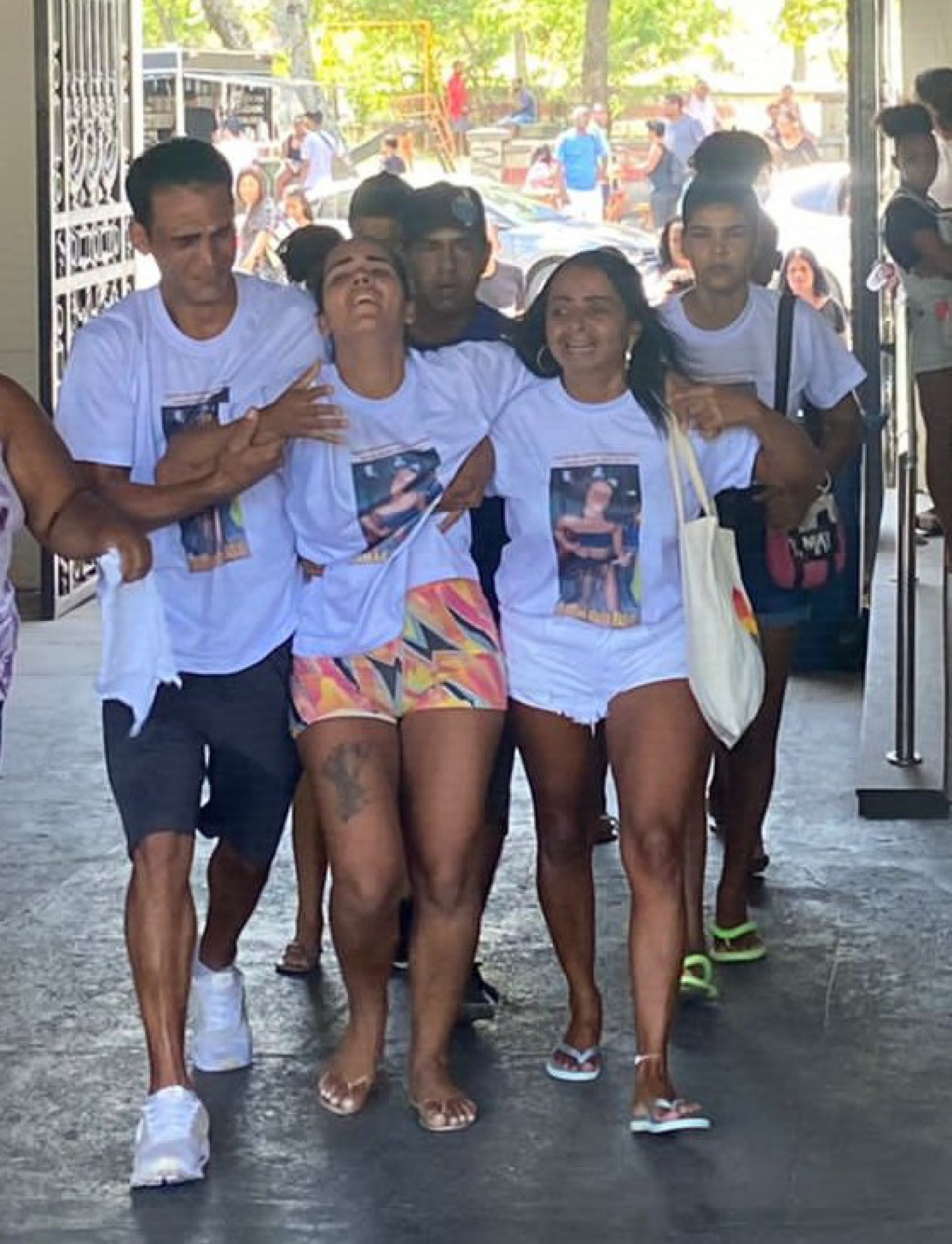 'Eu quero minha menina', desabafou Marcela Portelinha no velório - Sandro Vox/ Agência O Dia